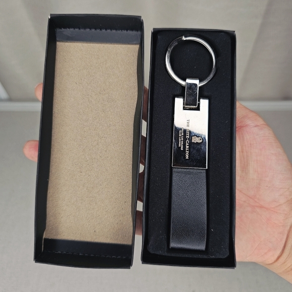 Brand new Ritz Carlton Key Chain - Picture 3 of 7